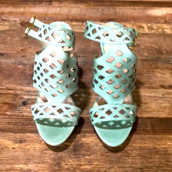 MaxSudio 4” Ankle Strap Heel - Picture 2 of 8